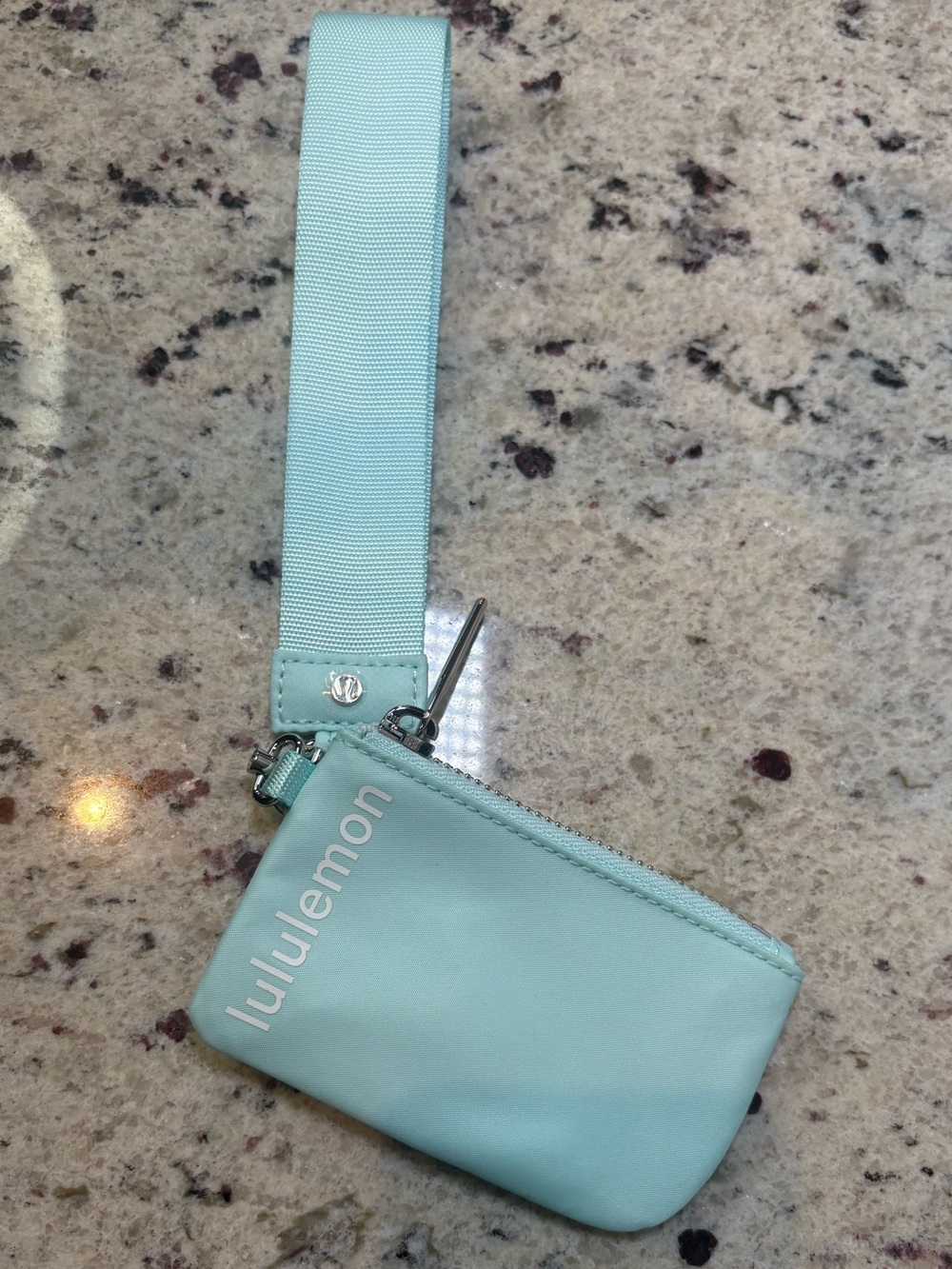 NWOT Lululemon Mint Green Wristlet Pouch